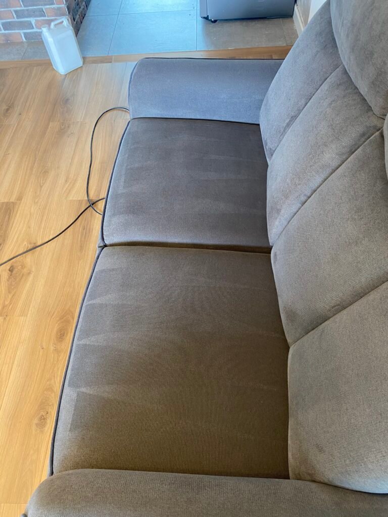 Canapé tissu gris après nettoyage par Rénov’Pur