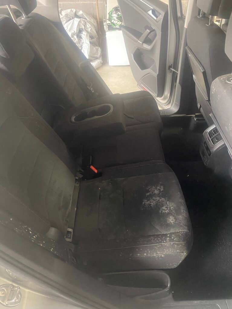 Banquette arrière tissu (Audi) avant nettoyage