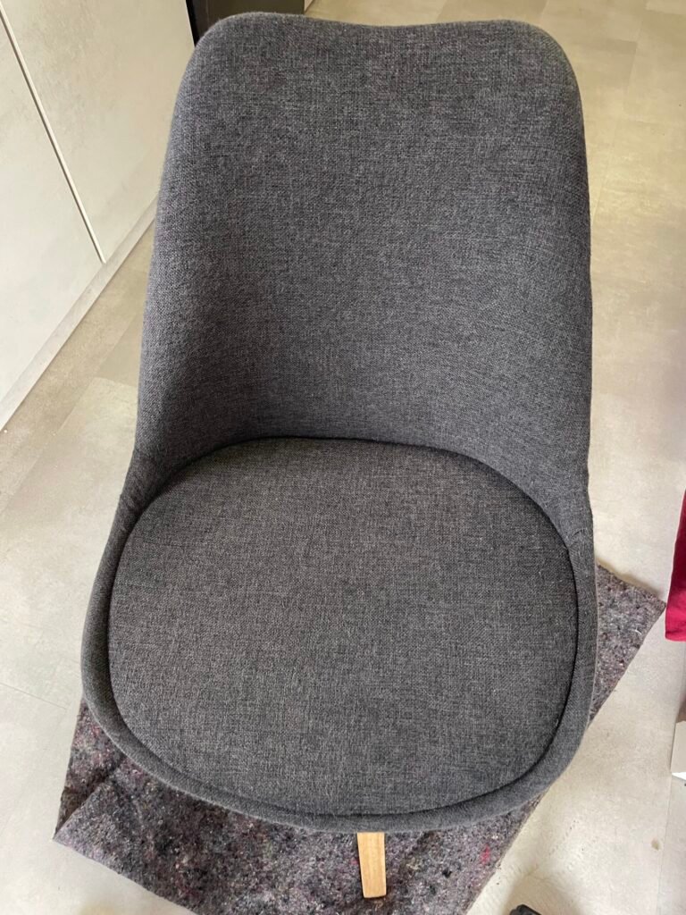 Chaise en tissu après nettoyage par Rénov’Pur