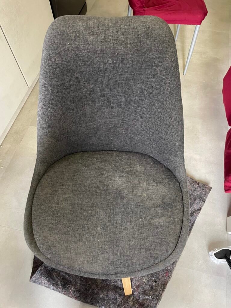 Chaise en tissu avant nettoyage